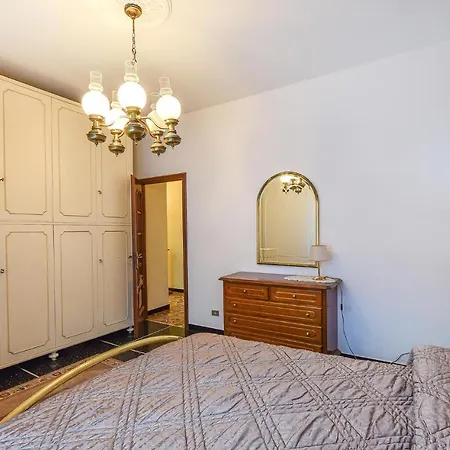 Apartamento 2 Bedroom Awesome In Génova
