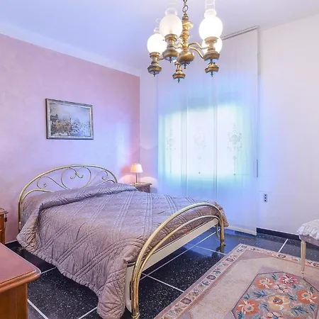 Apartamento 2 Bedroom Awesome In *