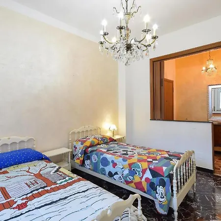 Apartamento 2 Bedroom Awesome In